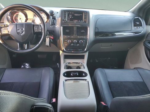 Used 2020 Dodge Grand Caravan SXT image 8
