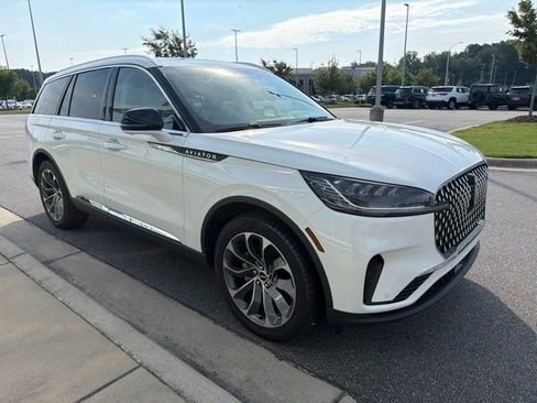 Used 2025 Lincoln Aviator 2WD image 31