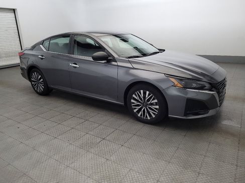 Used 2024 Nissan Altima 2.5 SV image 11