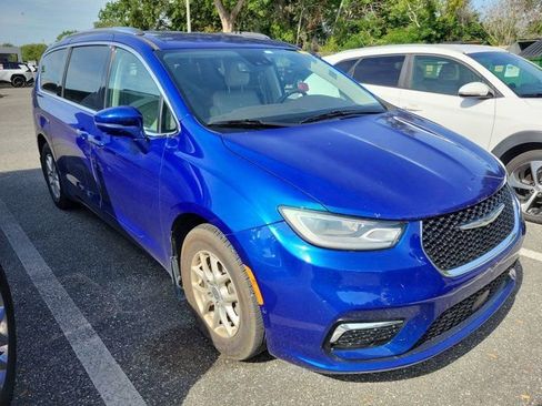 Used 2021 Chrysler Pacifica Touring-L w/ Premium & Safety Sphere Group FWD image 2