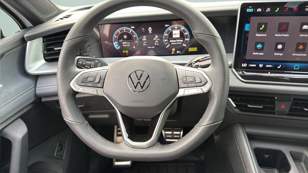 New 2026 Volkswagen Tiguan SE R-Line FWD image 12