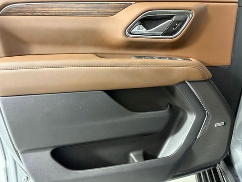 Used 2024 Chevrolet Suburban High Country w/ Premium Package image 17