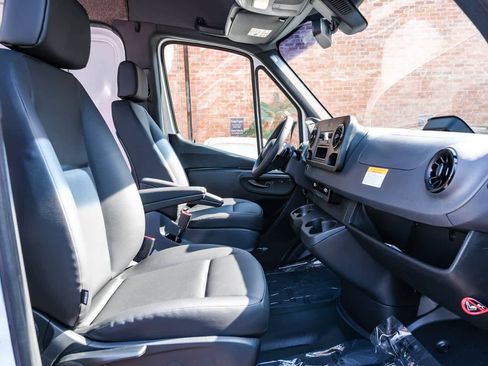 Used 2025 Mercedes-Benz Sprinter 2500 image 16