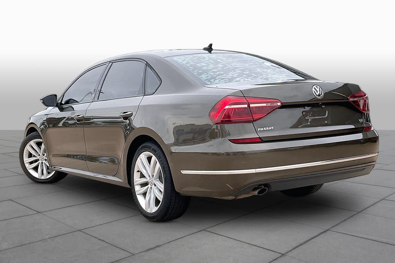 Used 2019 Volkswagen Passat 2.0T Wolfsburg w/ Wheels & Sunroof Package FWD image 13
