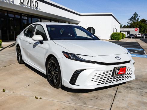 Used 2025 Toyota Camry XSE FWD image 2