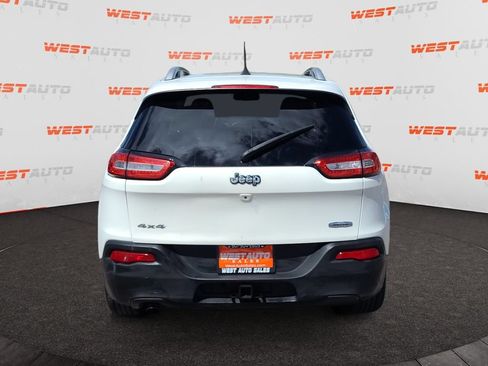 Used 2016 Jeep Cherokee Latitude w/ Cold Weather Group AWD/4WD image 4