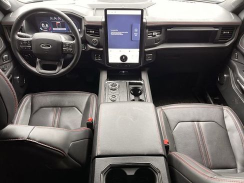 Used 2024 Ford Expedition Limited image 10