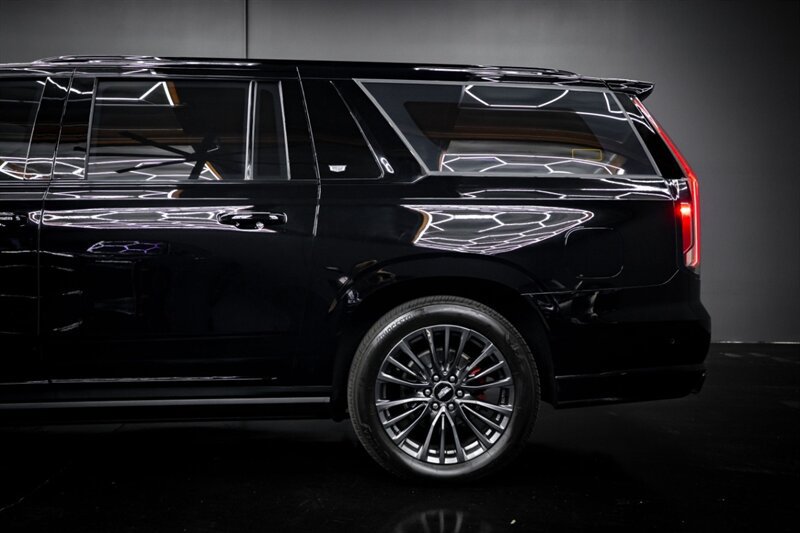 Used 2023 Cadillac Escalade ESV V w/ Heavy-Duty Trailer Package AWD/4WD image 7