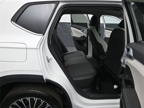 New 2025 Volkswagen Taos SE image 16