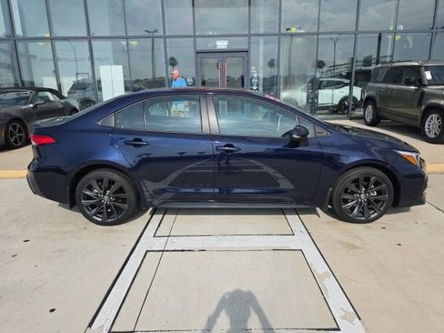 Used 2025 Toyota Corolla SE w/ SE Premium Package FWD image 3