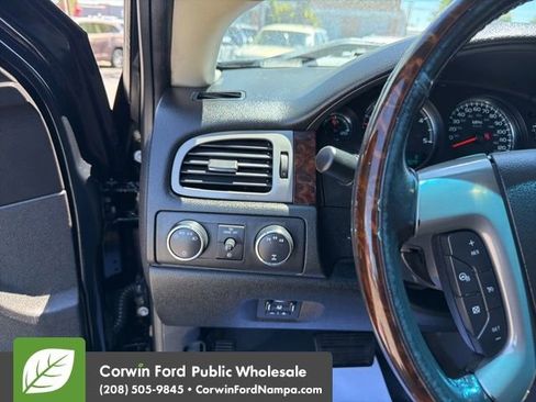 Used 2011 GMC Sierra 2500 Denali w/ Suspension Package, Off-Road AWD/4WD image 15
