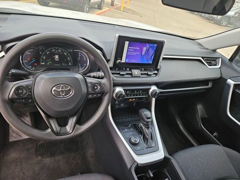 Used 2025 Toyota RAV4 XLE image 16