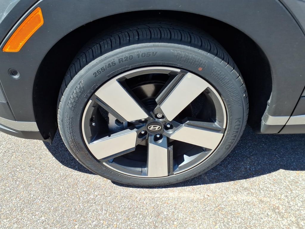 Certified 2026 Hyundai Santa Fe Limited FWD image 9
