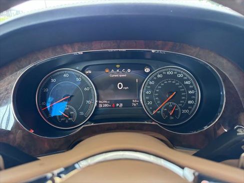 Used 2019 Bentley Bentayga AWD/4WD image 17