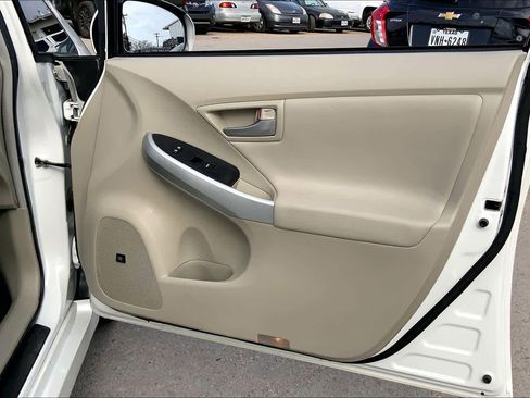 Used 2013 Toyota Prius Four image 21