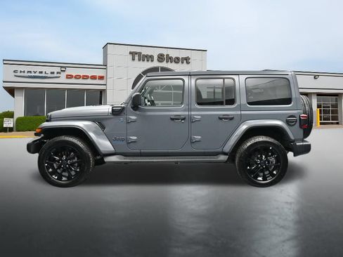 Used 2025 Jeep Wrangler Unlimited Sahara AWD/4WD image 2