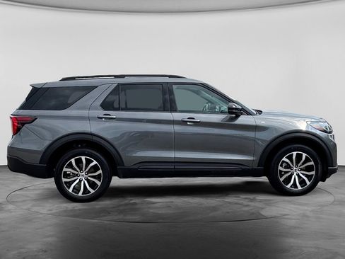 Used 2025 Ford Explorer ST-Line AWD/4WD image 11