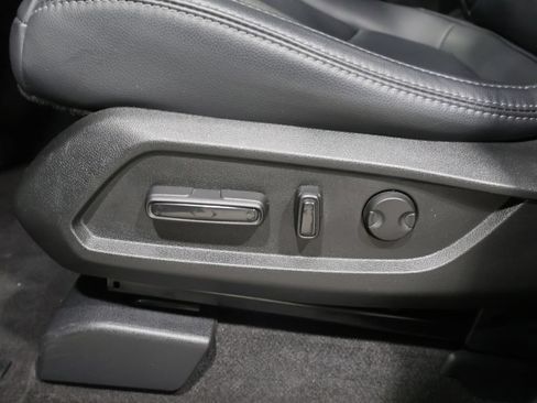 Used 2025 Honda Pilot EX-L image 10