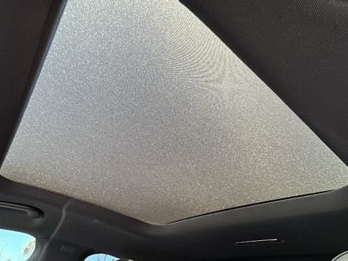 Used 2024 Mercedes-Benz GLC 300 4MATIC image 23