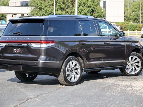 Used 2024 Lincoln Navigator Reserve AWD/4WD image 39