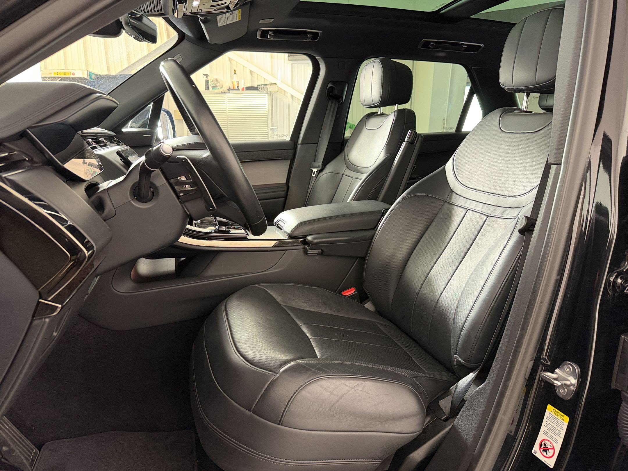 Used 2025 Land Rover Range Rover Sport SE AWD/4WD image 5