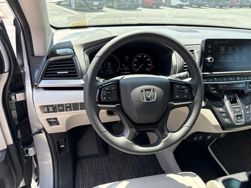 Certified 2026 Honda Odyssey Touring image 15