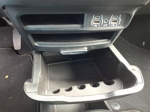 Used 2025 Chrysler Pacifica Select image 12