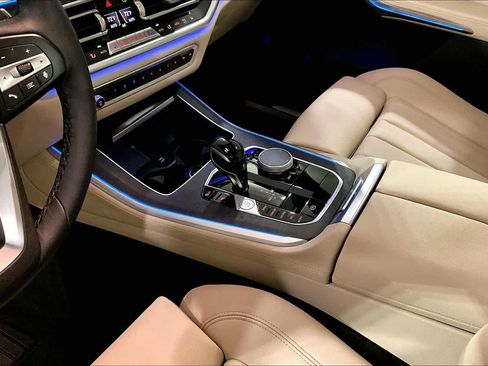 Used 2022 BMW X5 xDrive40i w/ Premium Package AWD/4WD image 16