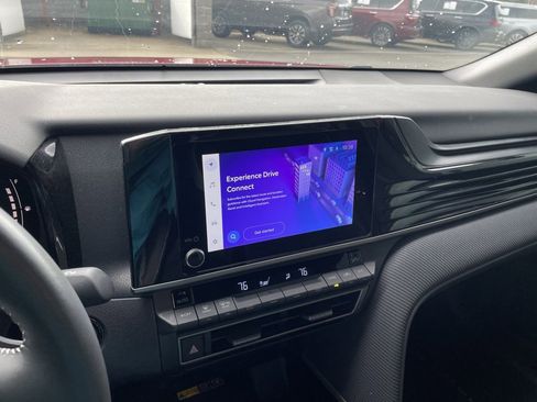 Used 2025 Toyota Camry SE image 15