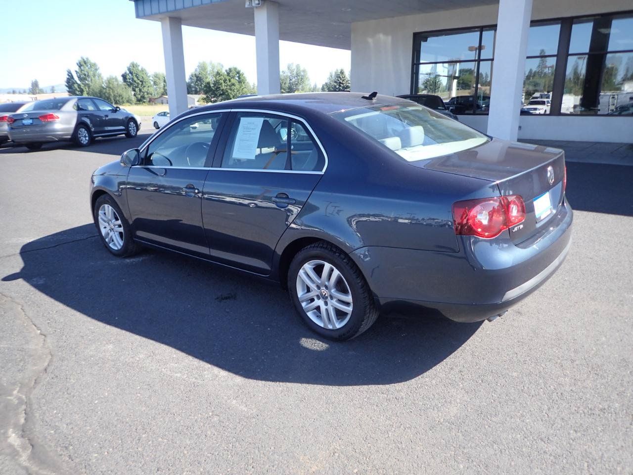 Used 2009 Volkswagen Jetta TDI FWD image 3
