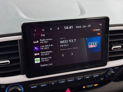 Used 2023 Hyundai Venue Limited image 17