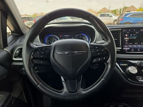 Used 2021 Chrysler Pacifica Touring w/ S Appearance Package FWD image 20