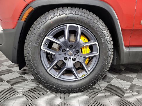 Used 2023 Rivian R1S Launch Edition image 9