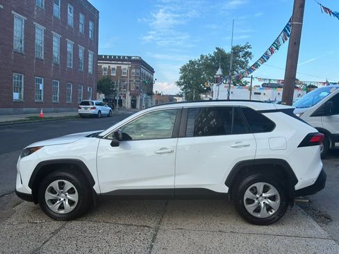 Used 2019 Toyota RAV4 LE w/ All Weather Liner Package AWD/4WD image 4