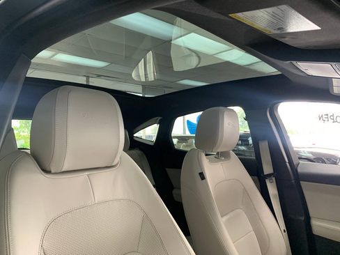 Used 2019 Jaguar E-PACE R-Dynamic HSE AWD/4WD image 12