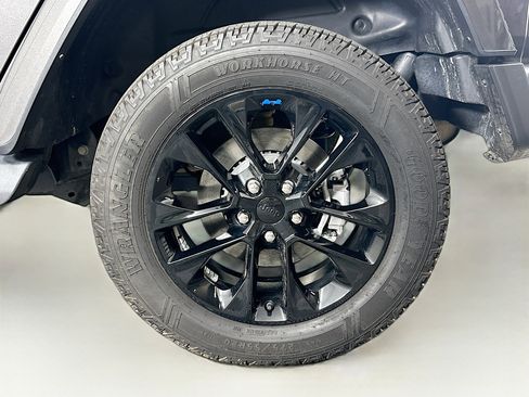 Used 2022 Jeep Wrangler Unlimited Sahara w/ Cold Weather Group AWD/4WD image 11