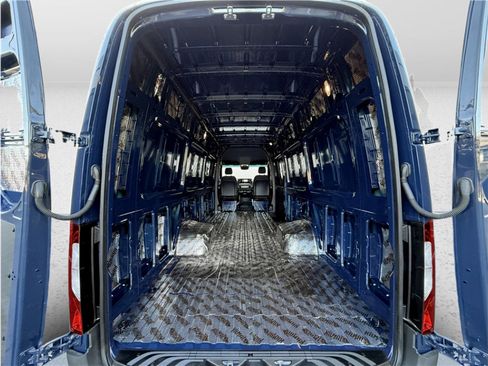 Used 2024 Mercedes-Benz Sprinter 3500 image 15
