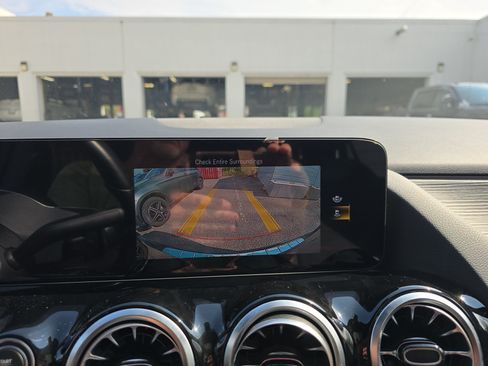 Used 2023 Mercedes-Benz GLA 250 4MATIC image 34