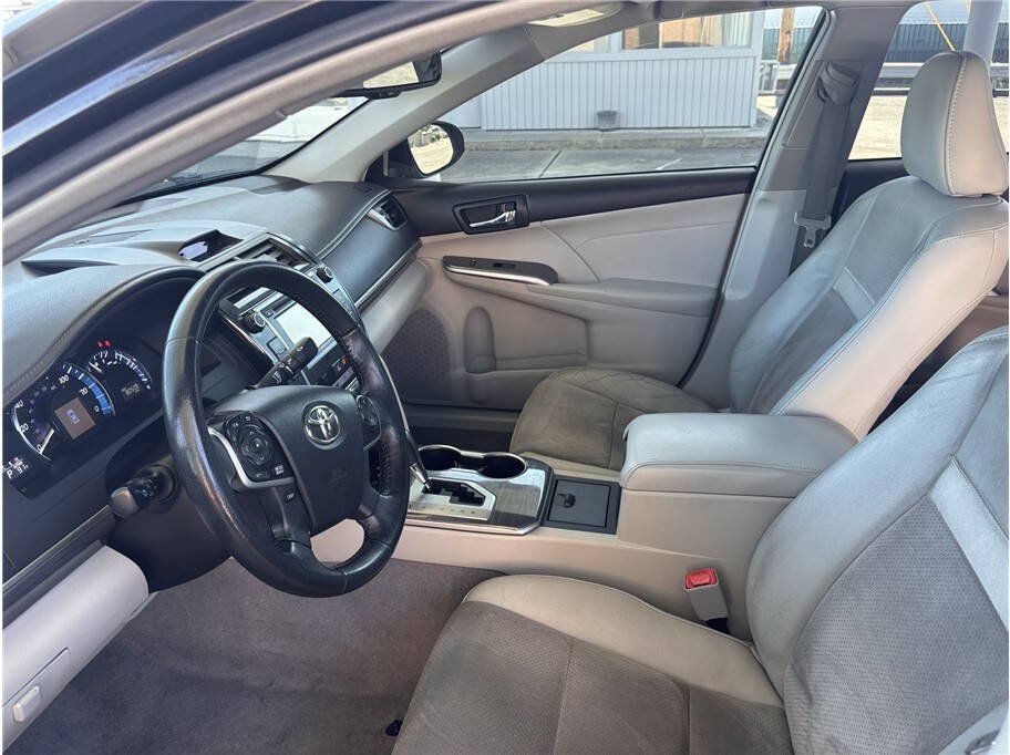 Used 2014 Toyota Camry XLE w/ Leather Package FWD image 13