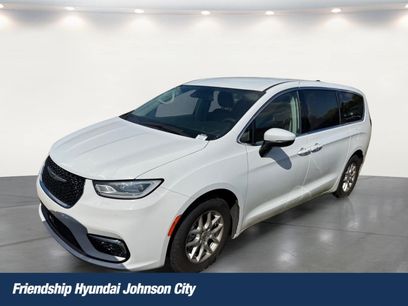 Used 2023 Chrysler Pacifica Touring-L
