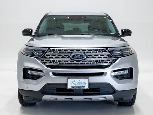 Used 2023 Ford Explorer Limited AWD/4WD image 4