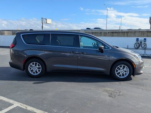 Used 2023 Chrysler Voyager LX image 4