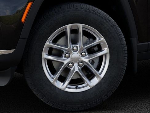 New 2025 Jeep Grand Cherokee L Laredo w/ MOPAR Finishing Package image 8