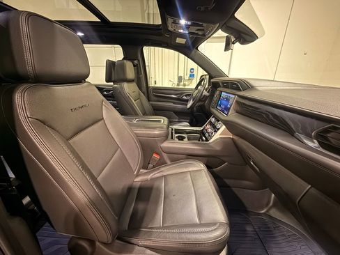 Used 2021 GMC Yukon Denali w/ Denali Premium Package image 30