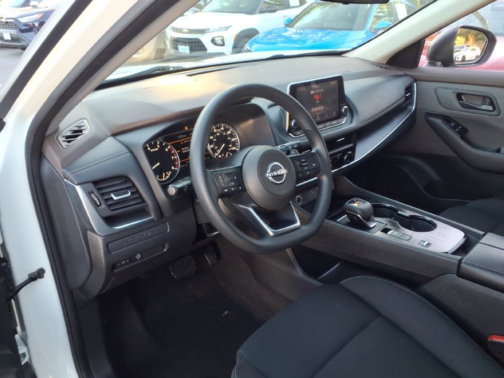 Used 2023 Nissan Rogue S FWD image 12