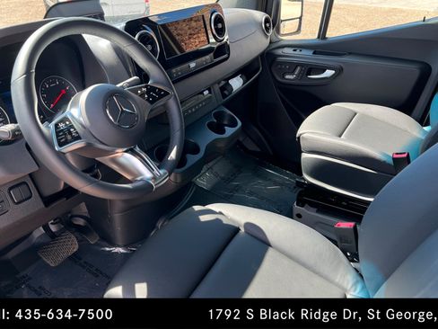 Used 2025 Mercedes-Benz Sprinter 2500 image 15