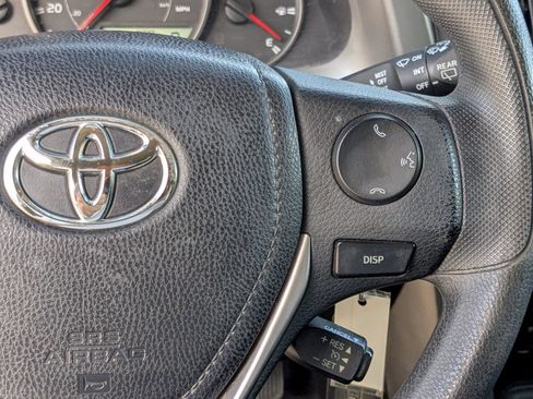 Used 2016 Toyota RAV4 LE AWD/4WD image 12