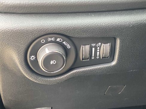 New 2026 Chrysler Pacifica Select image 22