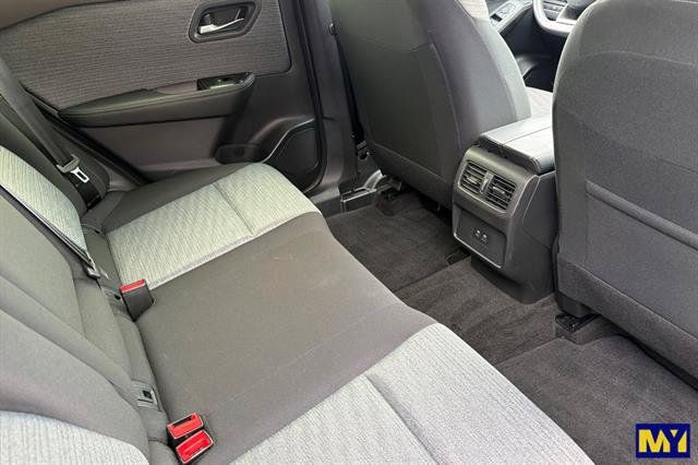 Used 2023 Nissan Rogue SV FWD image 18