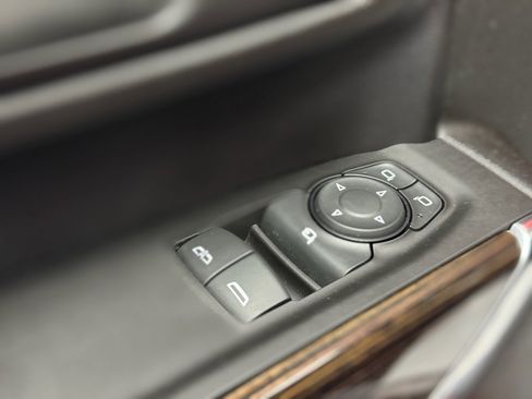 Used 2024 GMC Sierra 3500 SLE w/ SLE Convenience Package image 17